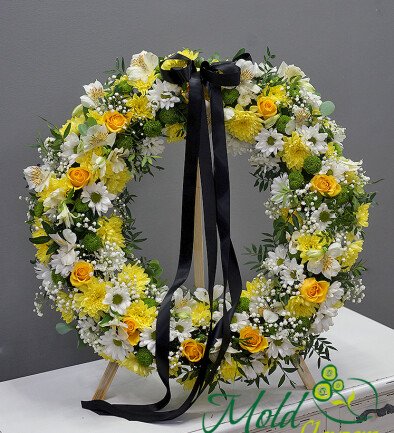 Funeral wreath of yellow roses, chrysanthemums, and alstroemeria (d=55) photo 394x433