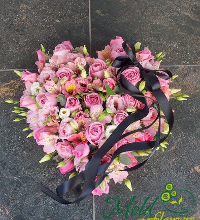 Funeral arrangement of pink roses (d=30) photo 394x433