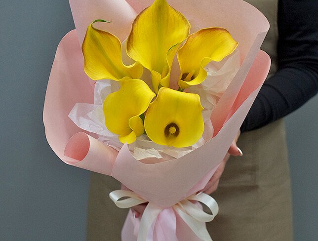 Bouquet of 5 Yellow Calla Lilies photo
