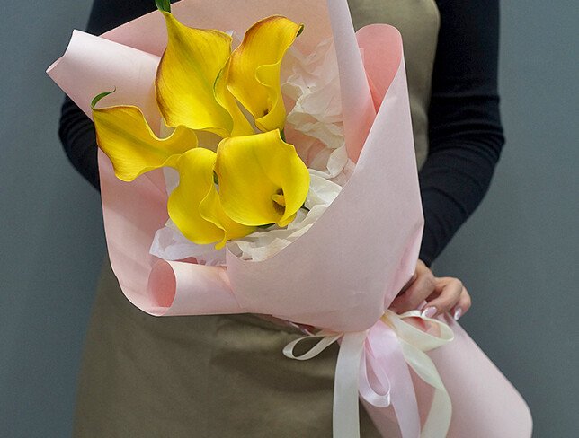 Bouquet of 5 Yellow Calla Lilies photo