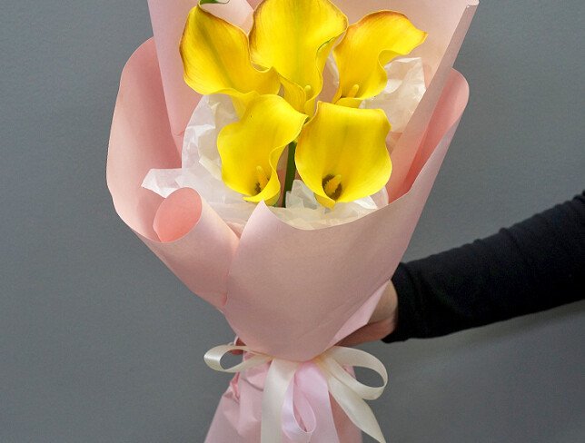 Bouquet of 5 Yellow Calla Lilies photo