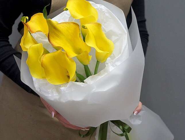 Bouquet of 7 Yellow Calla Lilies photo