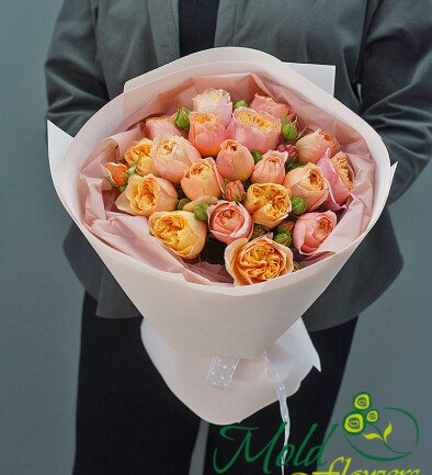 Buchet din 19 trandafiri crem, tip bujor foto 394x433