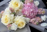 Buchet cu hortensii, matthiola crem si trandafiri Candlelight — foto 4