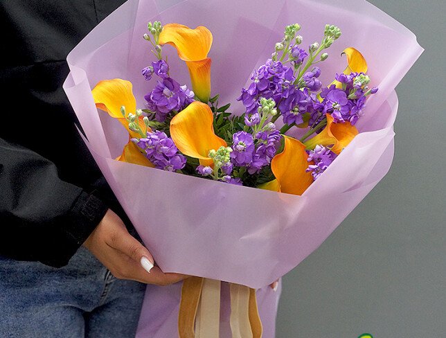 Buchet din matthiola mov si cale „Mango” foto