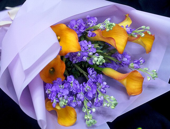 Buchet din matthiola mov si cale „Mango” foto