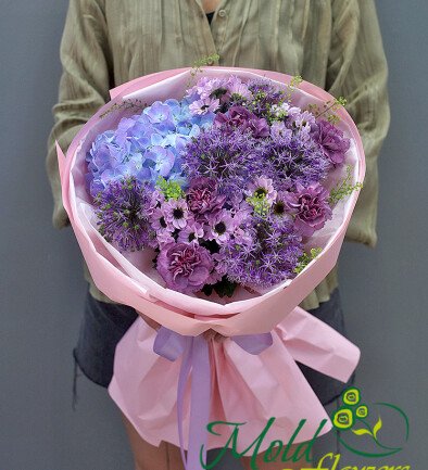 Buchet din hortensie mov, crizanteme roz si allium foto 394x433
