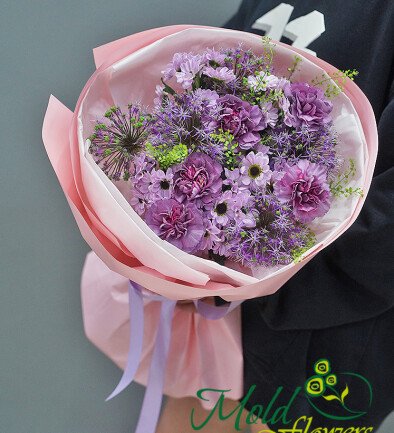 Buchet din crizanteme roz si diantus mov foto 394x433