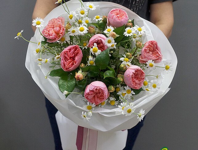 Bouquet of Peony Roses and Daisies "Powder Dream" photo