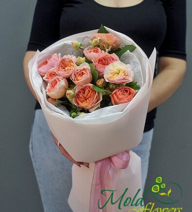Buchet din trandafiri crem de tip bujor „Armonie Luminoasa” foto 394x433