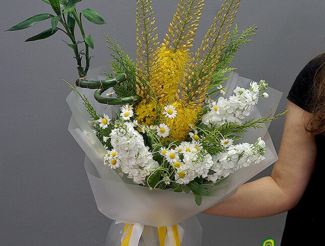 Bouquet of Daisies, Matthiola and Eremurus photo