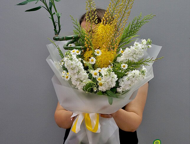 Bouquet of Daisies, Matthiola and Eremurus photo