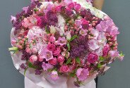Buchet din hortensii roz, clopotei si trandafiri de tufa — foto 1