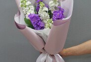 Buchet din matthiola mov si albe — foto 3