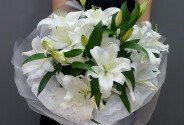 Buchet din crini albi — foto 1