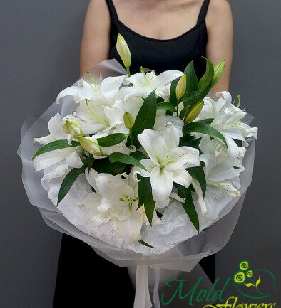 Buchet din crini albi foto 394x433
