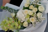 Bouquet with white hydrangea, roses, and green Cymbidium orchids — photo 2