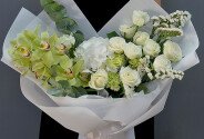 Bouquet with white hydrangea, roses, and green Cymbidium orchids — photo 3