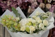 Bouquet with white hydrangea, roses, and green Cymbidium orchids — photo 4