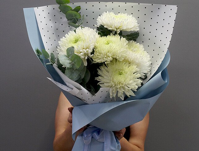 Bouquet of 5 Ball Chrysanthemums and Eucalyptus photo