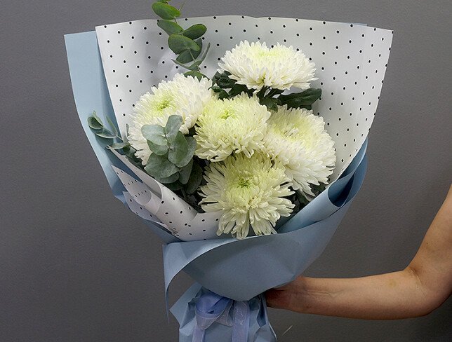 Bouquet of 5 Ball Chrysanthemums and Eucalyptus photo