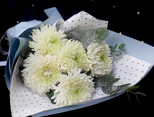 Bouquet of 5 Ball Chrysanthemums and Eucalyptus photo
