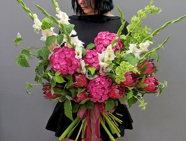 Bouquet "Strength of Beauty" photo