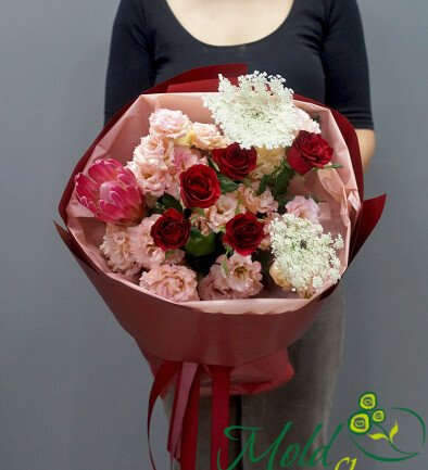 Bouquet with Red Roses, Cream Lisianthus  and Protea photo 394x433