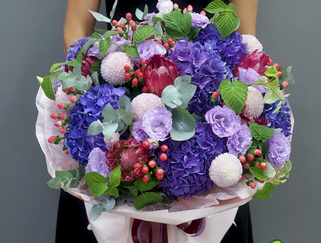 Bouquet with purple hydrangeas, lisianthus and protea photo