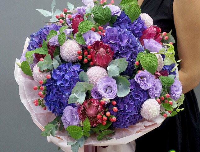Bouquet with purple hydrangeas, lisianthus and protea photo