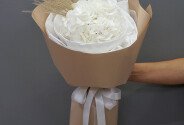 Bouquet with One White Hydrangea — photo 1
