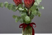 Vase with 3 Proteas and Eucalyptus — photo 1