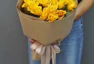 Buchet din 19 trandafiri galbeni — foto 1