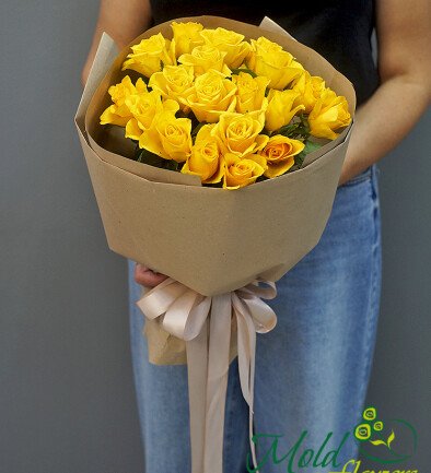 Buchet din 19 trandafiri galbeni foto 394x433