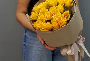 Buchet din 19 trandafiri galbeni — foto 3