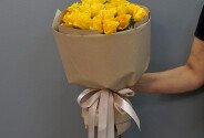 Buchet din 19 trandafiri galbeni — foto 4