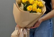 Buchet din 9 trandafiri galbeni — foto 1