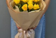 Buchet din 9 trandafiri galbeni — foto 3