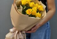 Buchet din 9 trandafiri galbeni — foto 4