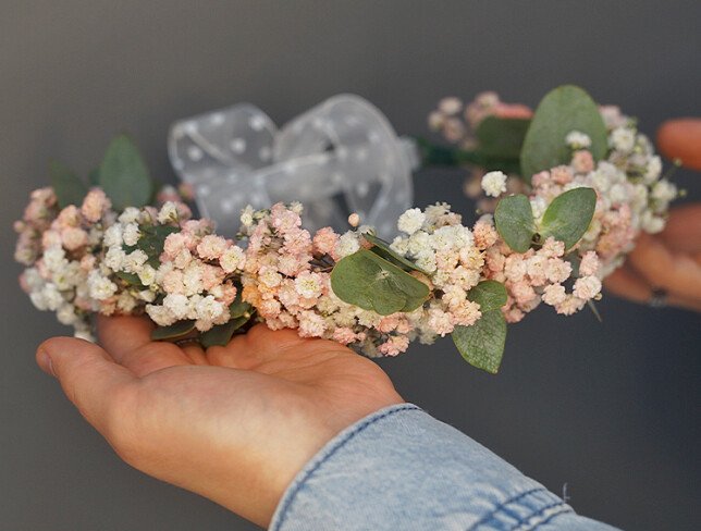 Wreath of Gypsophila and Eucalyptus photo