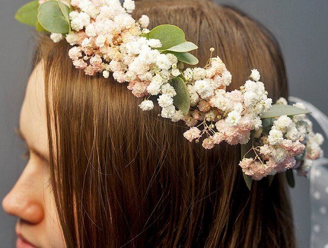Wreath of Gypsophila and Eucalyptus photo