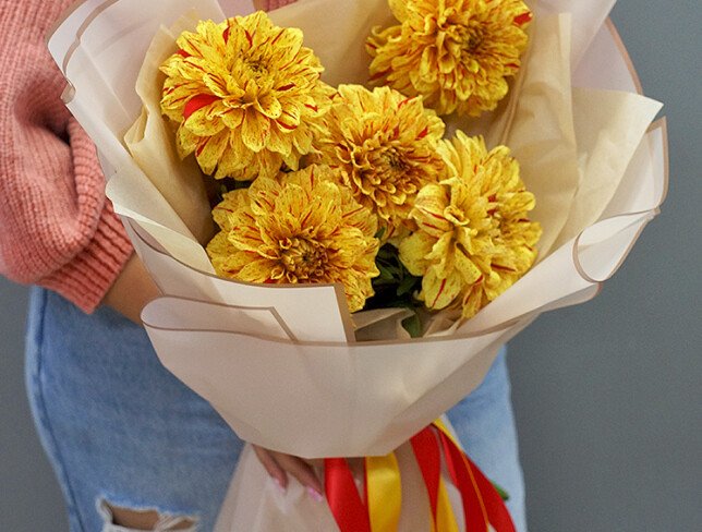 Buchet din 5 dalii portocalii foto