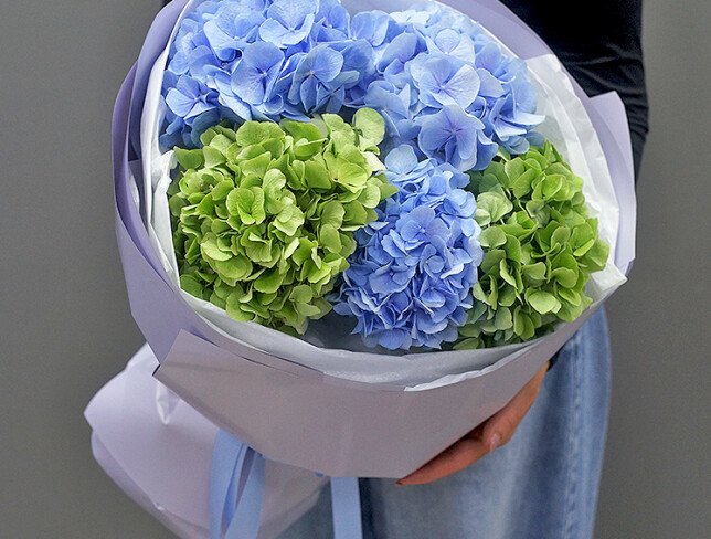 Buchet din 3 hortensii albastre si 2 hortensii verzi foto