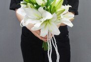 Buchet de mireasa cu crini albi — foto 2