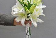 Buchet de mireasa cu crini albi — foto 4