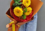 Buchet din floarea-soarelui si hypericum rosu — foto 4