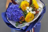 Bouquet of Fluffy Sunflowers and Purple Hydrangea — photo 2