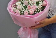 Букет из розовых голландских роз и белой гипсофилы — фото 1