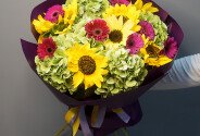 Bouquet with Green Hydrangea, Red Gerberas and Sunflowers — photo 4