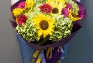 Bouquet with Green Hydrangea, Red Gerberas and Sunflowers — photo 1